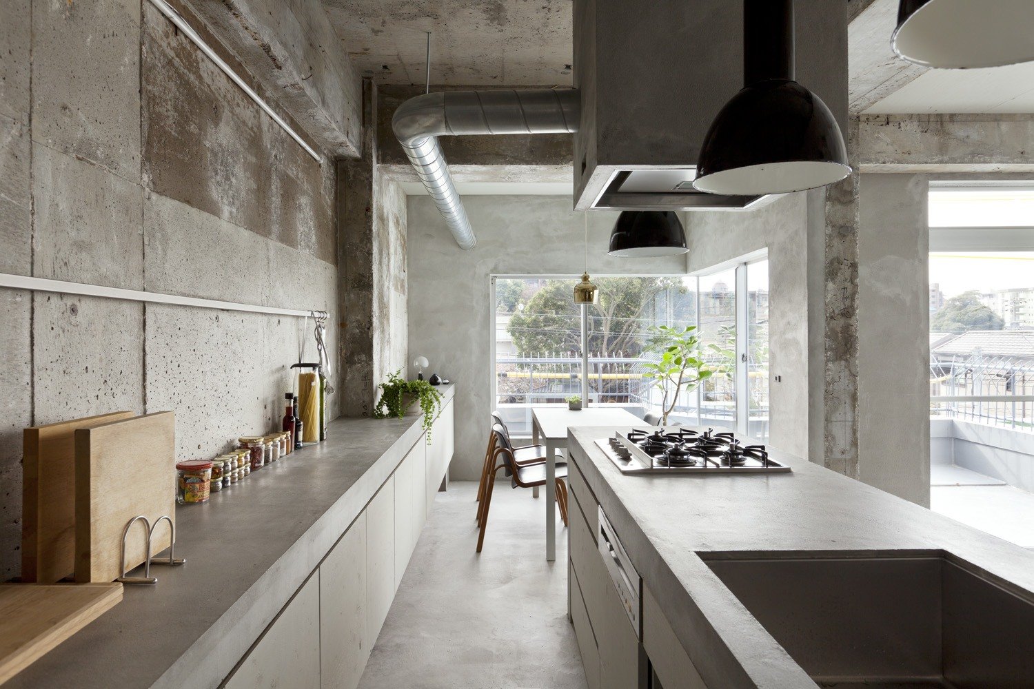 Бетонный дизайн. Бетонная кухня. Плитка под бетон лофт. Интерьер кухни лофт серый бетон. Кухня в стиле лофт бетон.